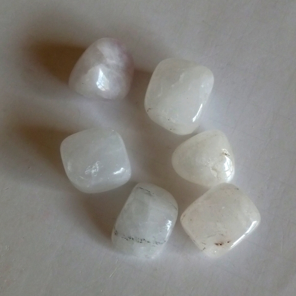 White Crystal Quartz large Tumbles. - Picture 1 of 4